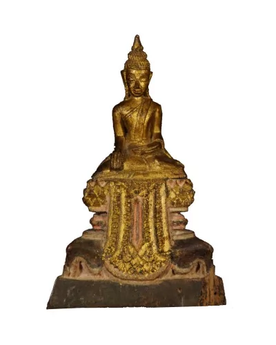 Bouddha birman ancien sur son hotel position Bhûmisparsha-Mudr?