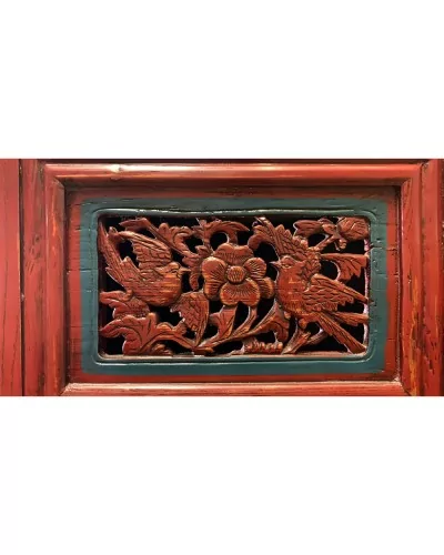 Armoire chinoise rouge portes sculptées